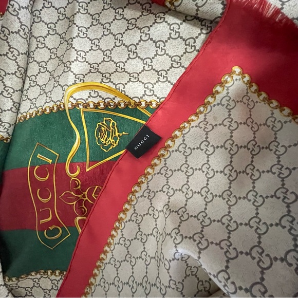 Gucci Crest Monogram Silk Shawl Scarf. - Picture 13 of 16